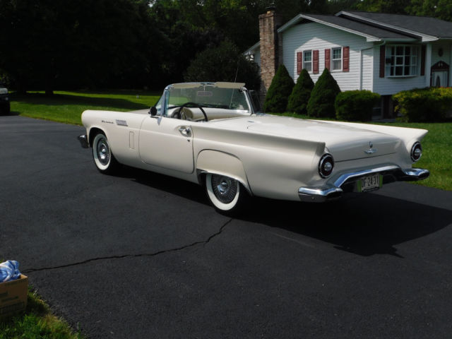 1957 Ford Thunderbird