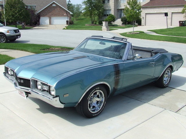 1968 Blue Oldsmobile 442 Coupe