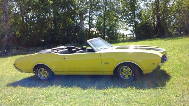 1969 Yellow Oldsmobile 442 Convertible