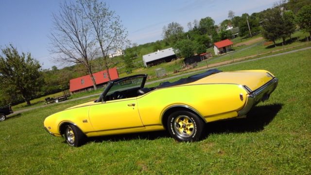 1969 Yellow Oldsmobile 442 Convertible