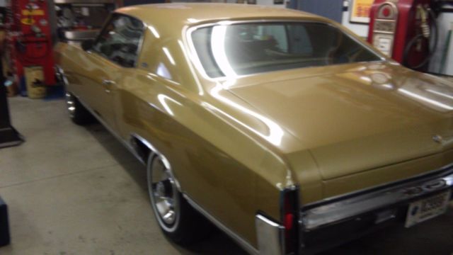 1970 Gold Chevrolet Monte Carlo Coupe
