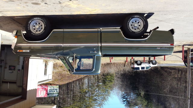 1971 Green Ford F-100 Standard Cab Pickup