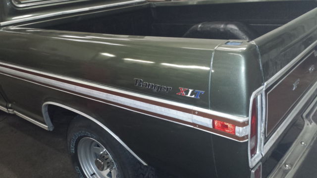 1971 Green Ford F-100 Standard Cab Pickup