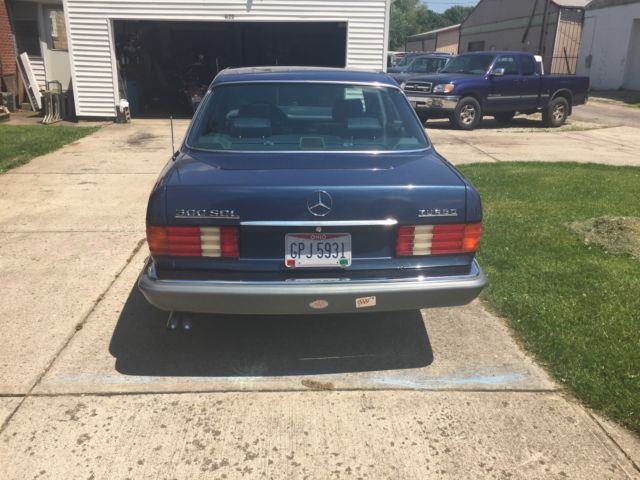 1986 Blue Mercedes-Benz 300-Series Sedan