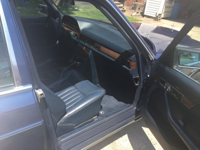 1986 Blue Mercedes-Benz 300-Series Sedan