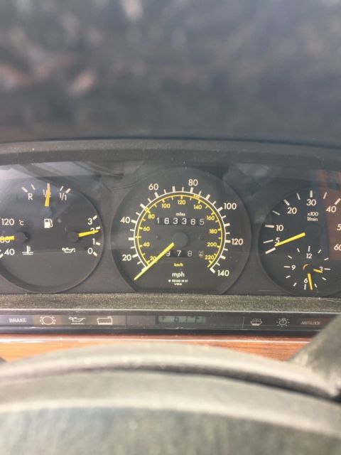 1986 Blue Mercedes-Benz 300-Series Sedan