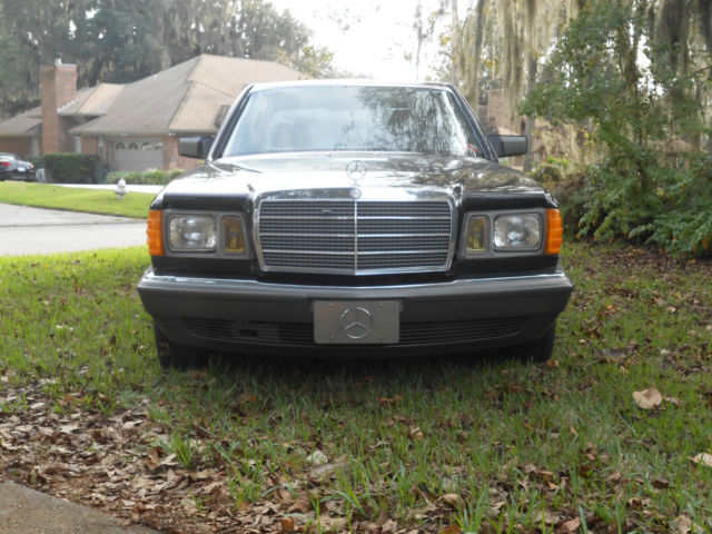 1985 Black Mercedes-Benz 300-Series 4 door