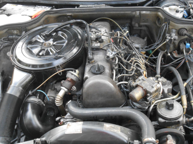 1985 Black Mercedes-Benz 300-Series 4 door