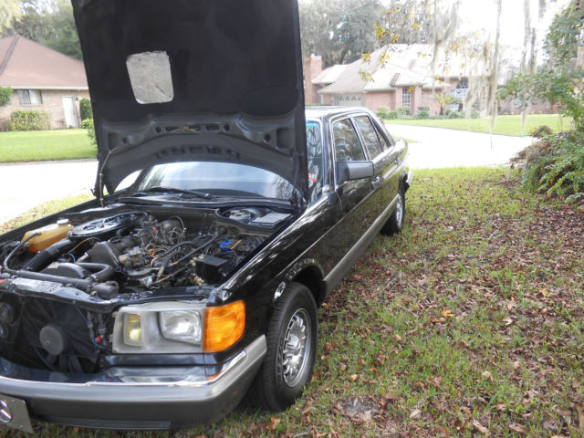 1985 Black Mercedes-Benz 300-Series 4 door
