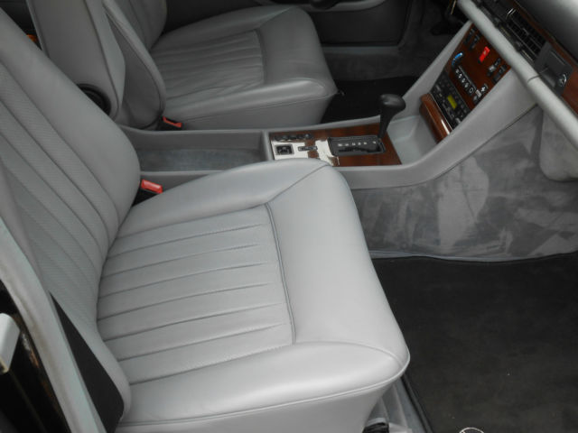 1985 Black Mercedes-Benz 300-Series 4 door