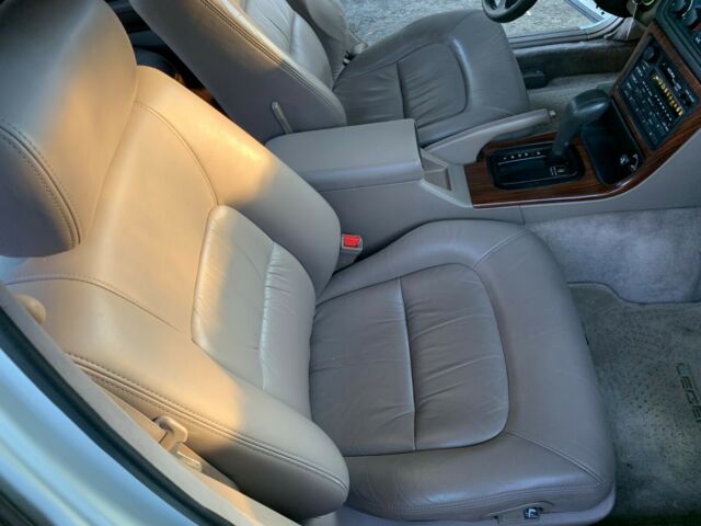 1992 White Acura Legend Sedan