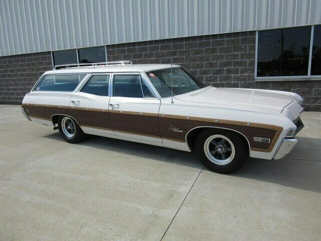 1968 White Chevrolet Caprice Station Wagon