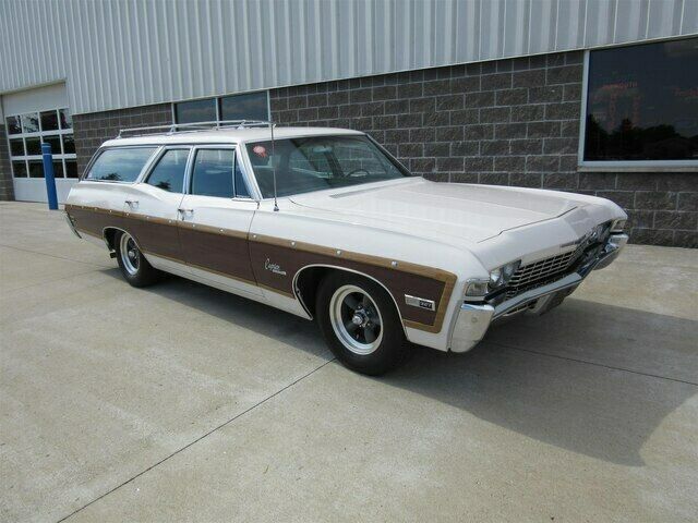 1968 White Chevrolet Caprice Station Wagon