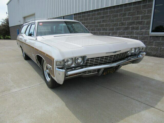 1968 White Chevrolet Caprice Station Wagon