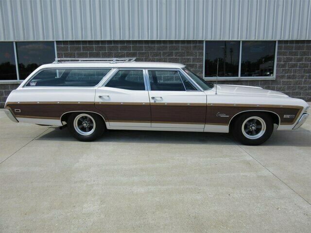 1968 White Chevrolet Caprice Station Wagon