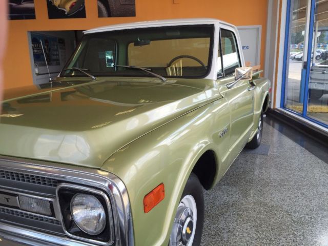 1969 Green Chevrolet C-10 Step side short bed