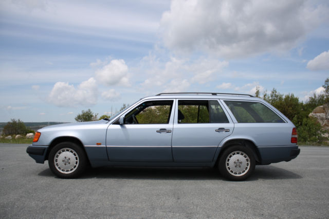1991 Blue Mercedes-Benz 300-Series Wagon