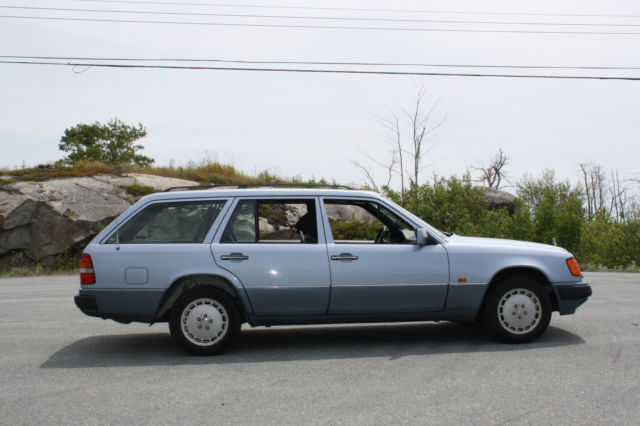 1991 Blue Mercedes-Benz 300-Series Wagon