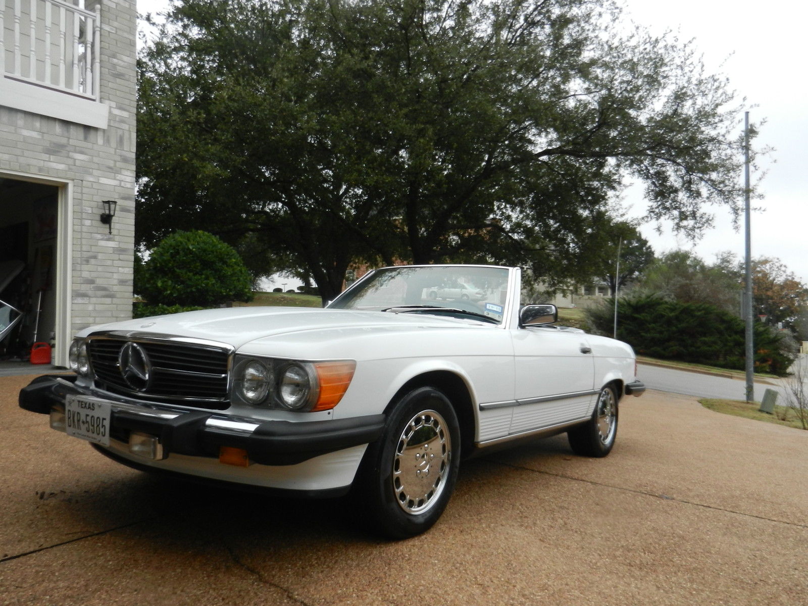 1987 White Mercedes-Benz SL-Class Convertible