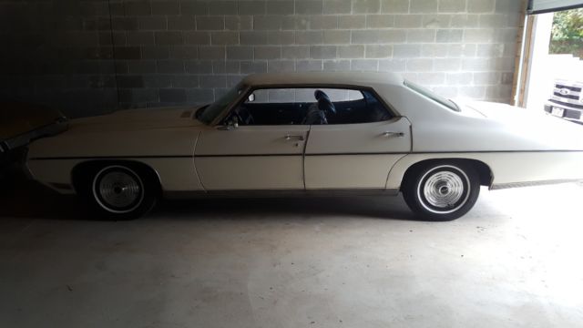 1969 White Pontiac Bonneville Sedan