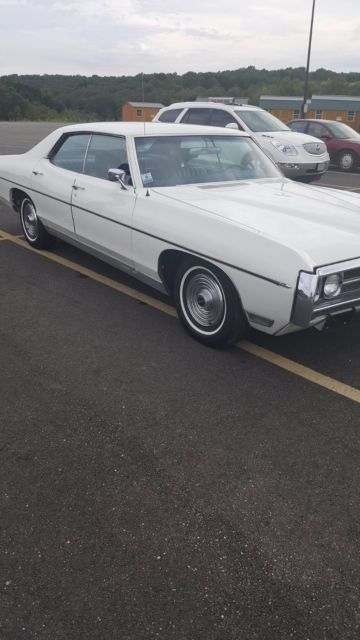 1969 White Pontiac Bonneville Sedan