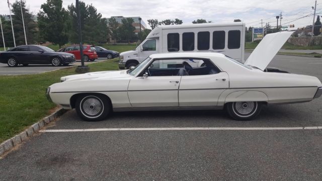 1969 White Pontiac Bonneville Sedan