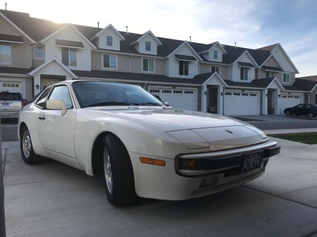 1985 White Porsche 944 Coupe