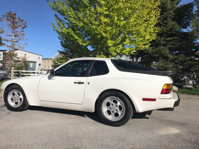 1985 White Porsche 944 Coupe