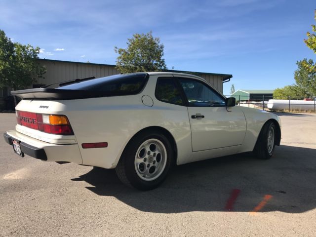 1985 White Porsche 944 Coupe
