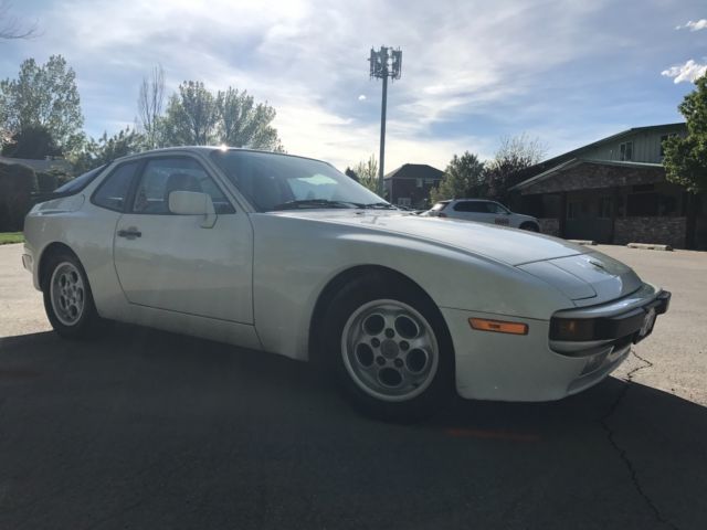 1985 White Porsche 944 Coupe