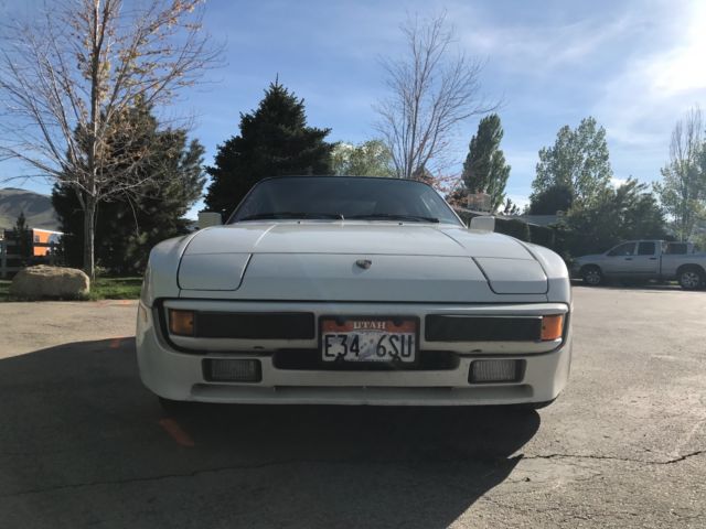 1985 White Porsche 944 Coupe