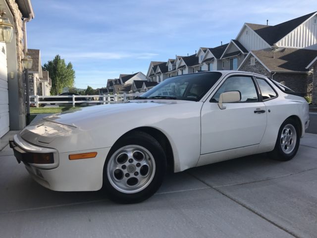 1985 White Porsche 944 Coupe