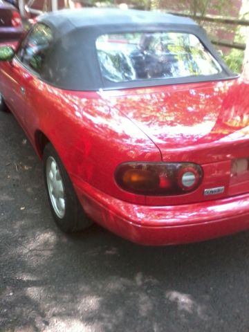 19900000 Red Mazda MX-5 Miata Convertible