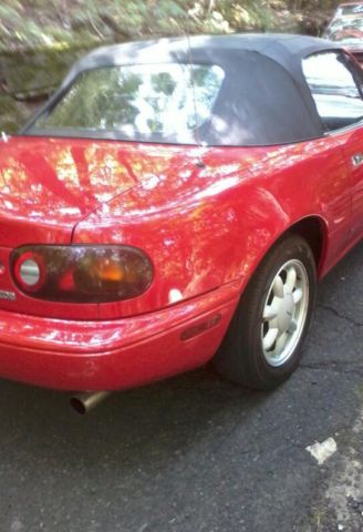 19900000 Red Mazda MX-5 Miata Convertible