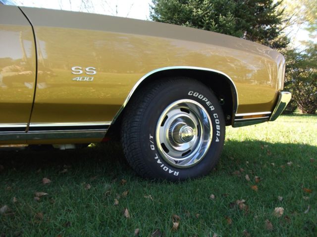 1970 Camaro Gold Chevrolet Monte Carlo Coupe