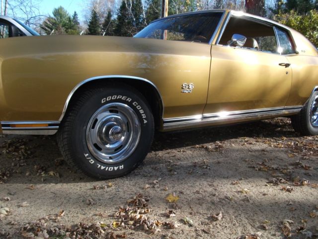 1970 Camaro Gold Chevrolet Monte Carlo Coupe