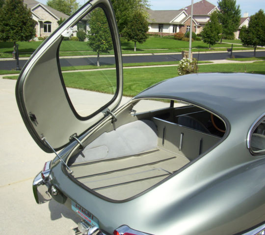 1962 Opalescent Silver Gray Jaguar E-Type