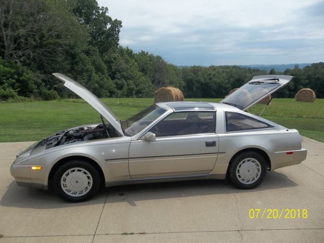 1988 Champagne Nissan 300ZX Hatchback