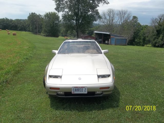 1988 Champagne Nissan 300ZX Hatchback