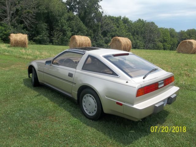 1988 Champagne Nissan 300ZX Hatchback
