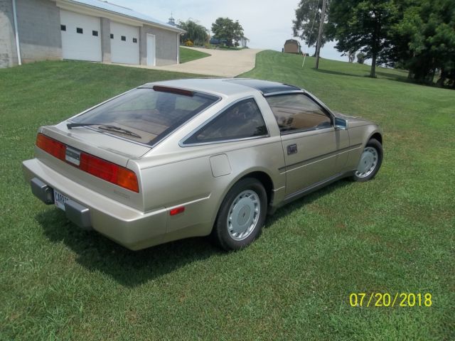 1988 Champagne Nissan 300ZX Hatchback
