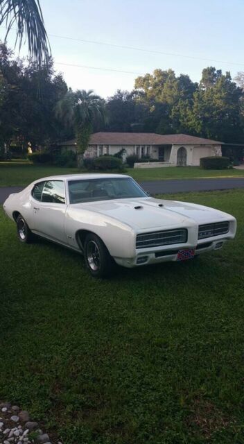 1969 White Pontiac GTO Coupe