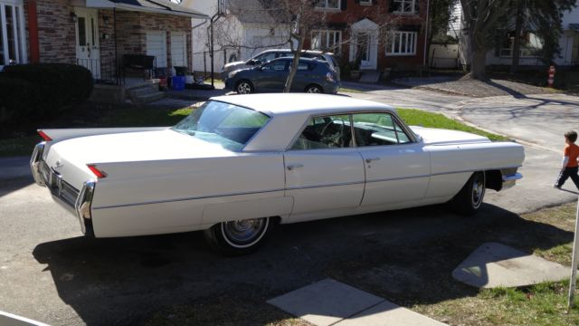 1964 White Cadillac Series 62 Sedan