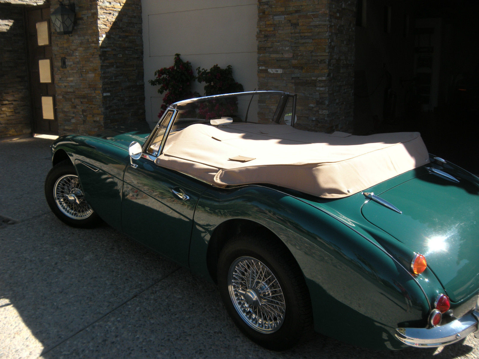 1967 brirish racing green Austin Healey 3000 Convertible