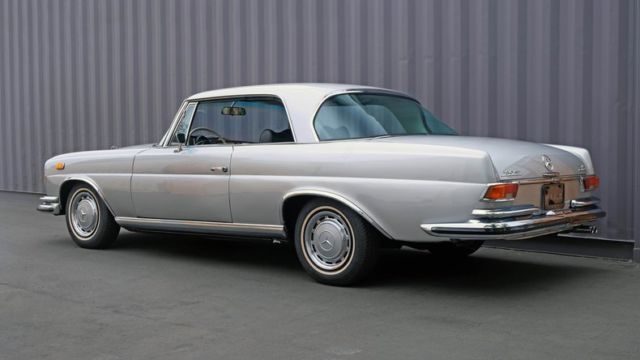 1971 Silver Mercedes-Benz 280SE 3.5 Coupe Coupe