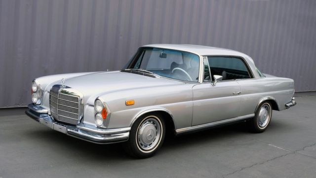 1971 Silver Mercedes-Benz 280SE 3.5 Coupe Coupe