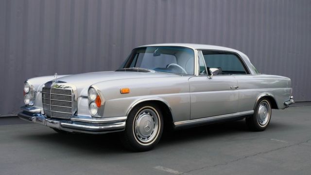 1971 Silver Mercedes-Benz 280SE 3.5 Coupe Coupe