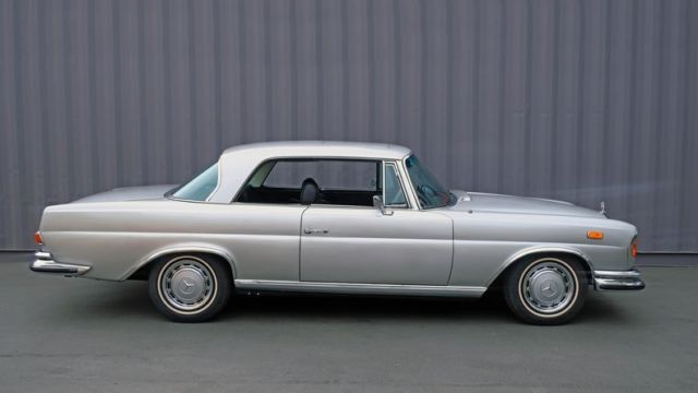 1971 Silver Mercedes-Benz 280SE 3.5 Coupe Coupe