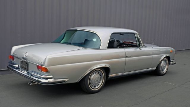 1971 Silver Mercedes-Benz 280SE 3.5 Coupe Coupe