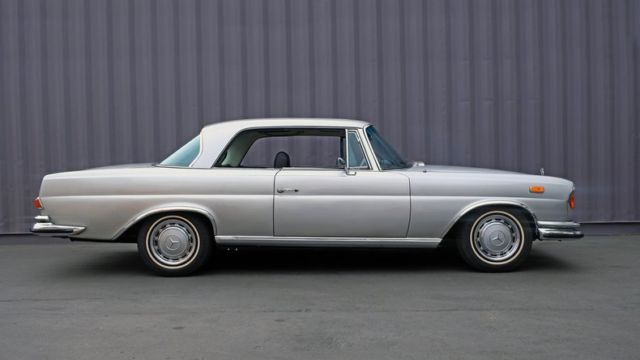 1971 Silver Mercedes-Benz 280SE 3.5 Coupe Coupe
